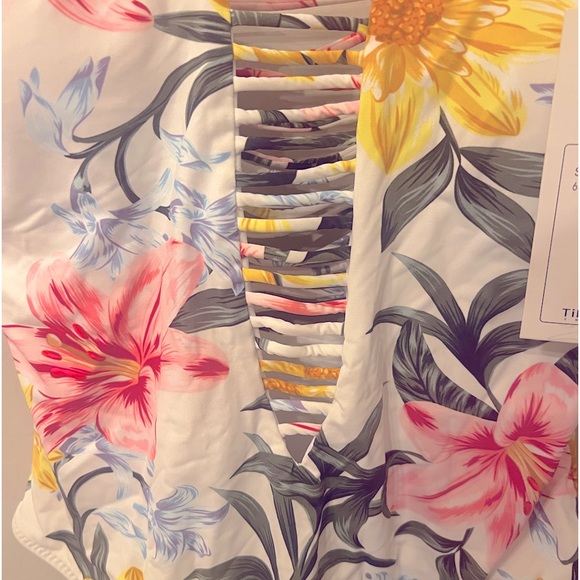 NWT | Tinibikini Swimwear One Piece Size XS White w/Flower Print. - Picture 6 of 6